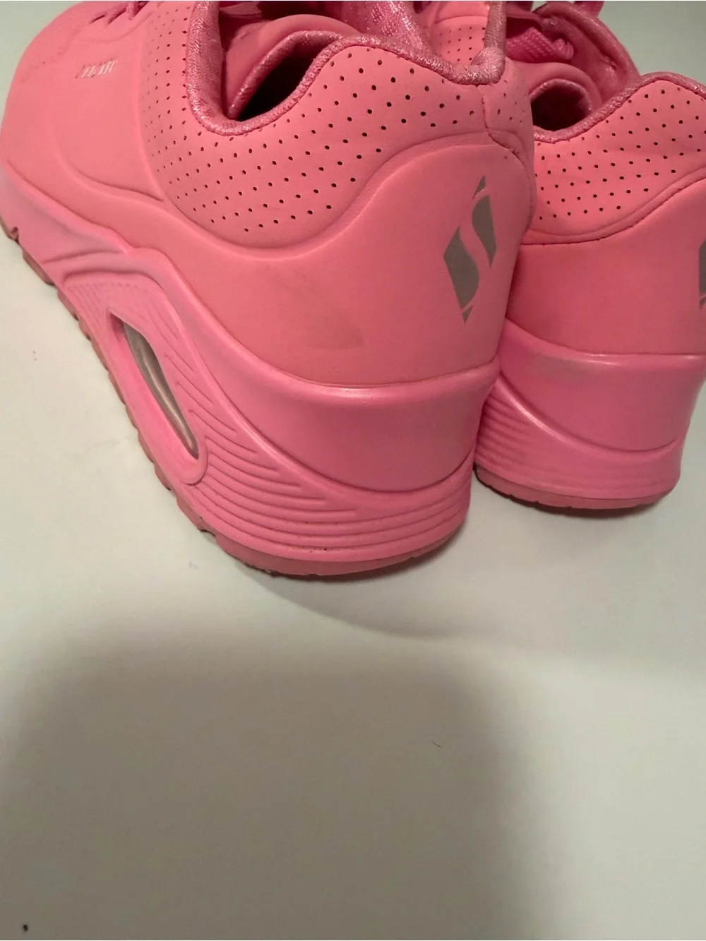 Skechers UNO Gen1 Neon Glow Hot Pink Girls Sneakers Size 13